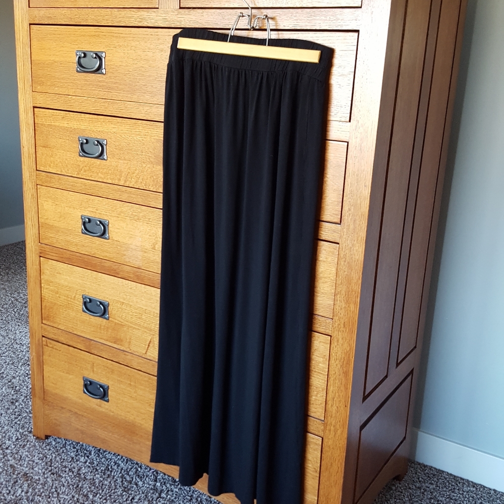 Isabella Oliver maternity skirt